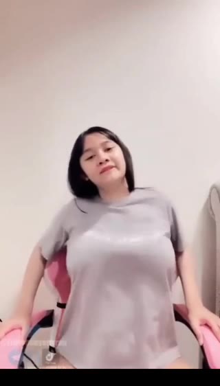 Thumbnail untuk Angeline Host Cantik Viral Remas Puting Susu bokep