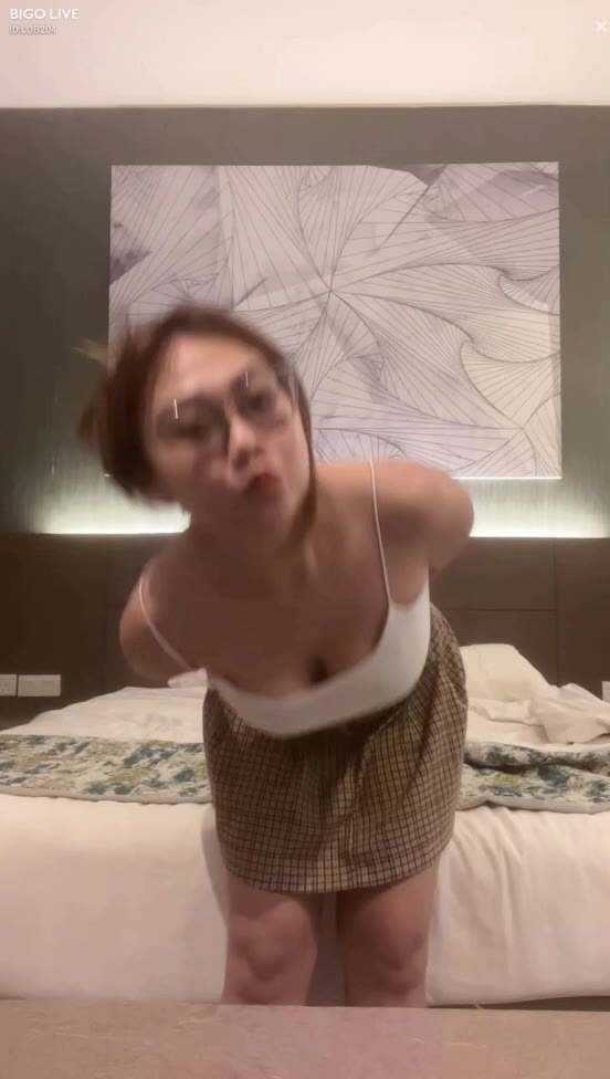 Joget Awek Singlet Putih