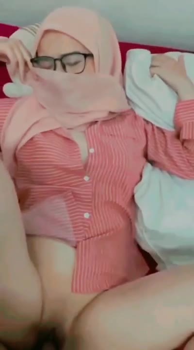 Thumbnail untuk Bokep Indo Hijab Kuliah Mencari Uang Tambahan Yakwad
