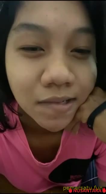 P1 Hijab 18yo Sange Colok Memek Sampai Lemas