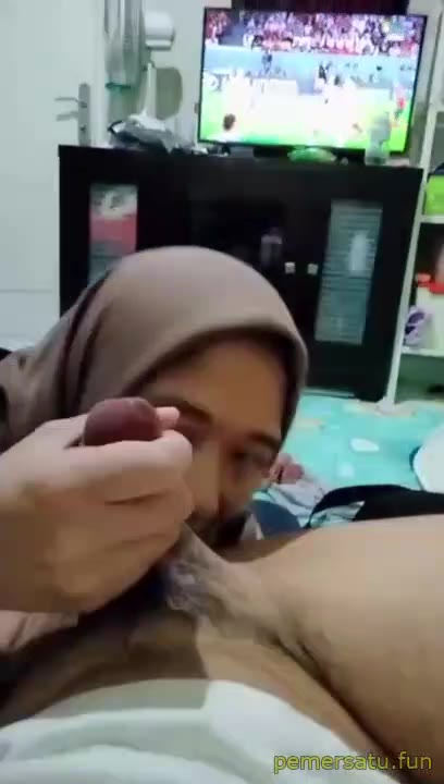 Pantat Hijab Kocok Kontol Sedot