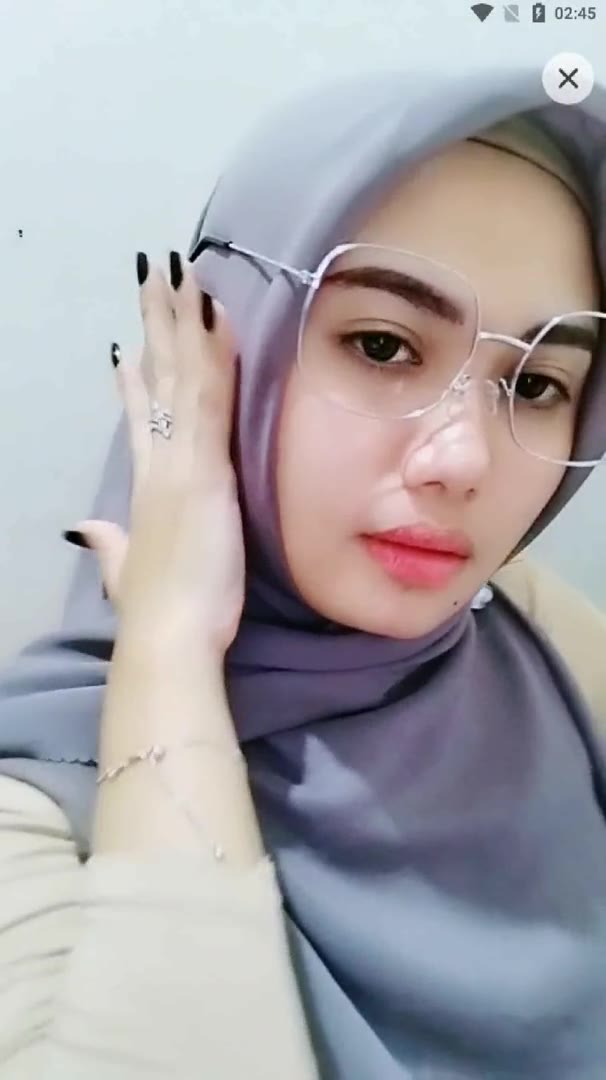 Thumbnail untuk Abg Hijabers Montok Liveshow Smp bokep video Malam