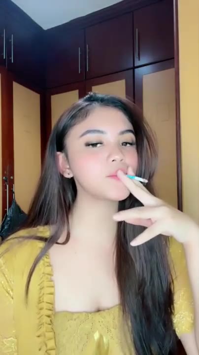 Thumbnail untuk Kyle Cantik Live Pamer Belahan Dada Kimcilonly terabox