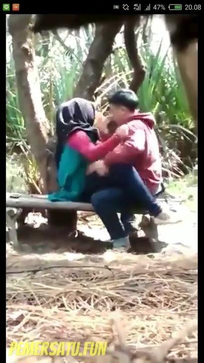 (new) Ngintip Jilbab Di Grepe Di Bangku Hutan