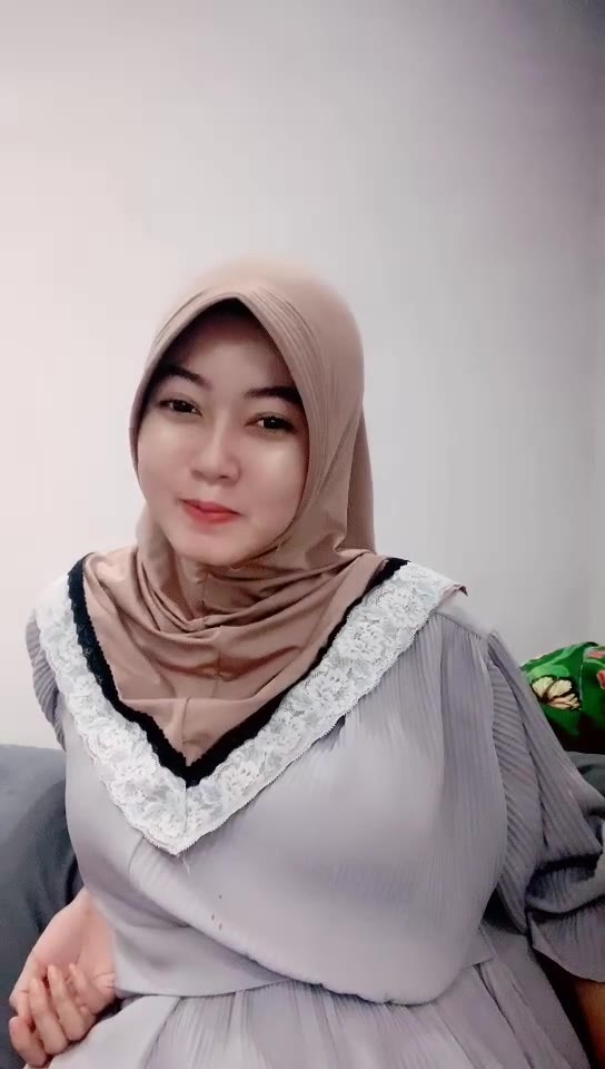 Thumbnail untuk Nemenin Pake Baju Hijabers Bening Mulus P 2