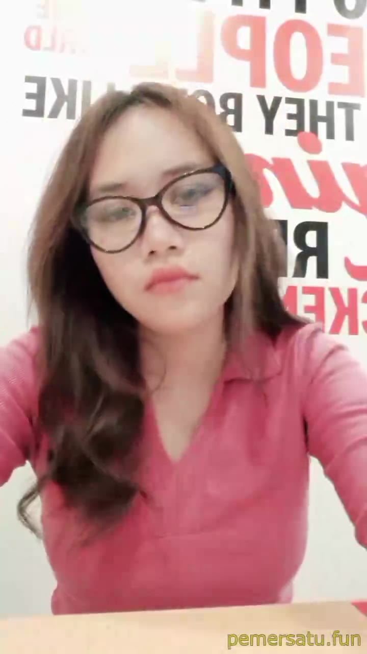 P27 Zeya Abg 18yo Kacamata Sange