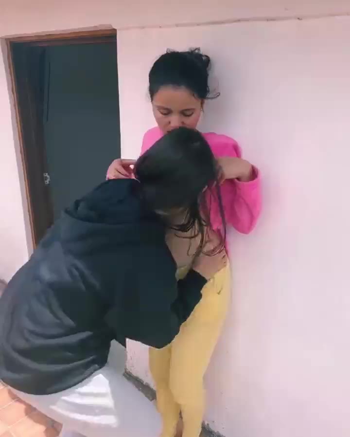 P1 Lesbian Di Balkon