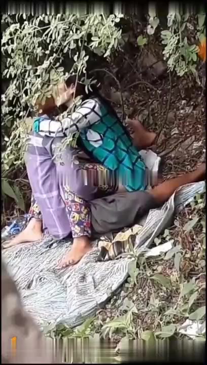 Thumbnail untuk Indobb Ceweknya Cakep Lagi Mesum Di Semak Dood