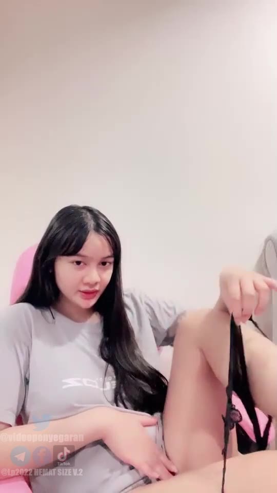 5 Host Cantik