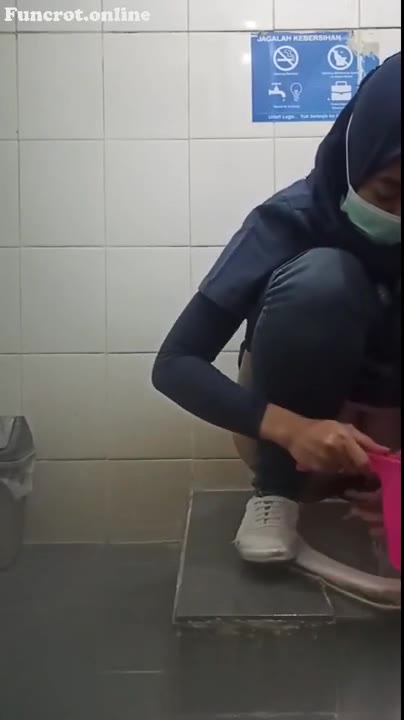 Thumbnail untuk Ngintip Hijab Pipis 4 Website Tele Bokep dood