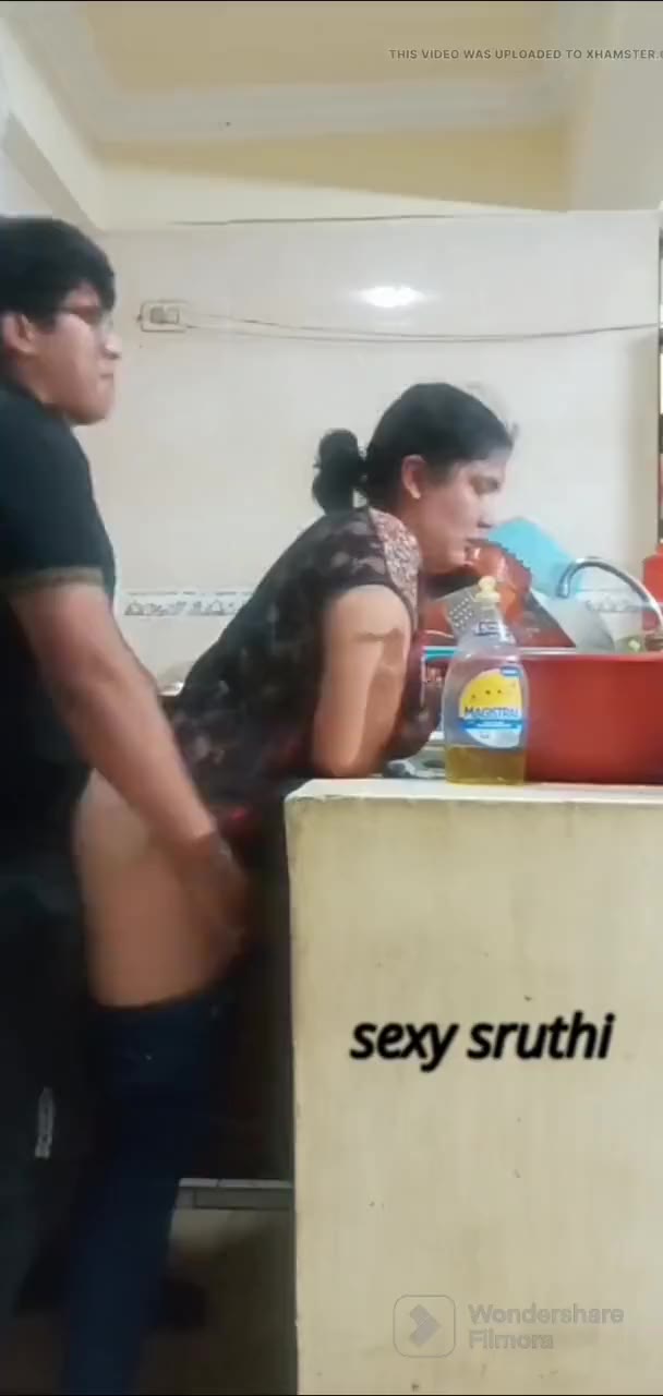 Thumbnail untuk Bos Ngewe Pembantu Di Dapur Feby senda Doodstreem