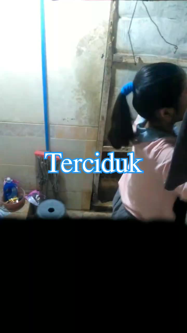 Thumbnail untuk Bokep Ketauan Ngintip Tetangga Lagi Mandi pekoblive Hijabers
