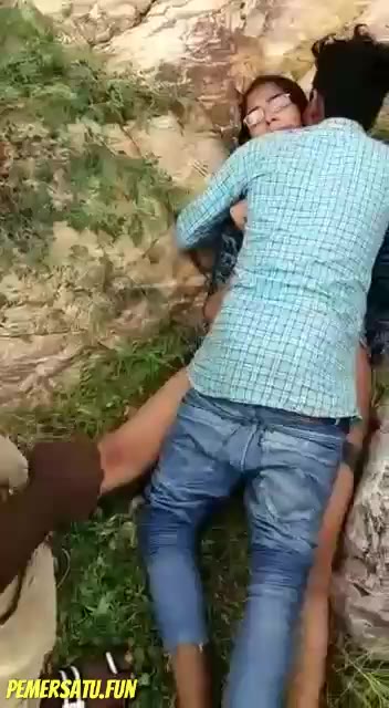 P1 Ketahuan Ngentot ABG 18yo Malah Digilir Warga Part