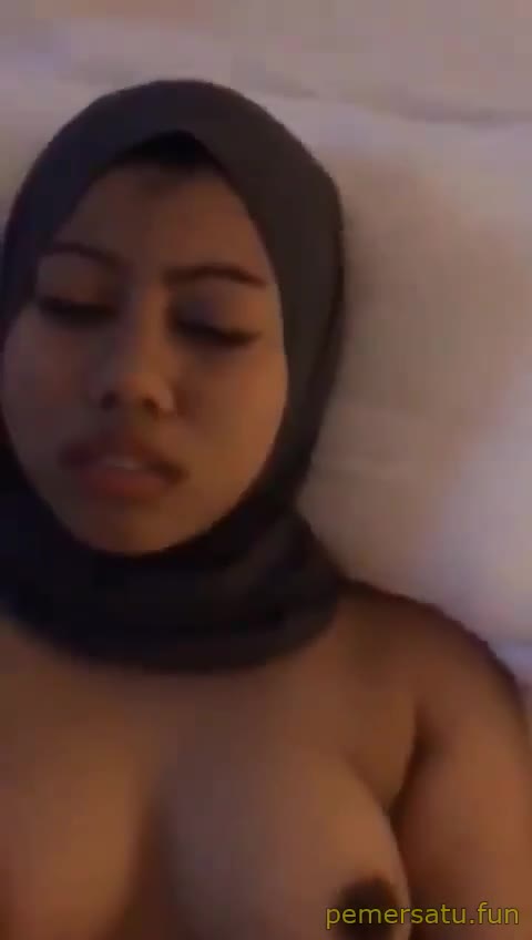 Hotel Entot Karyawati Jilbab Dari Kampung Di