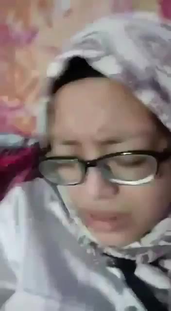 Thumbnail untuk Hijab Kacamata Ngewe Sama Temen Video Lain Cek