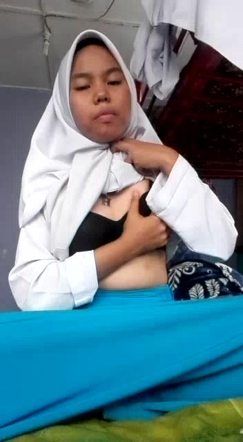 2 Twitter (@manrosid) Suhaila Abg