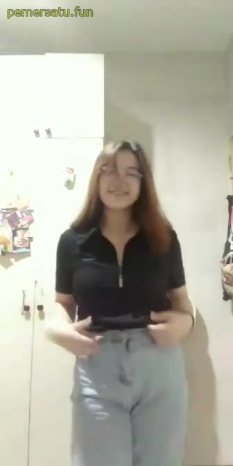 P23 Anna Kristina Ylaya Tobrut Kacamata Mov