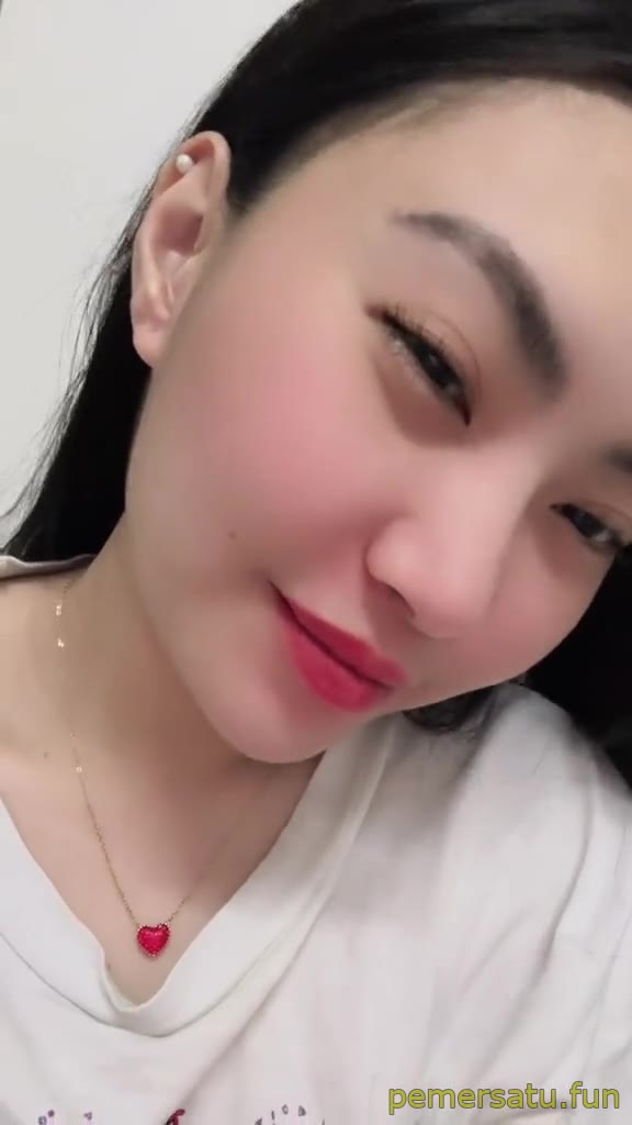 P20 Christine Fer 18yo Rare Viral