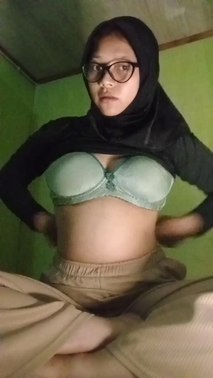 Sarah Jilbab Pulang Senam Masturbasi Sampe Squirt