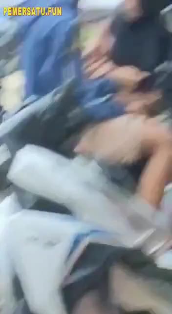 Parkiran Jilbab Direkam Temannya Lagi Mainin Titit Di
