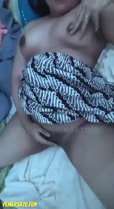 Sendirian Janda Sange Cuma Bisa Colok Memek