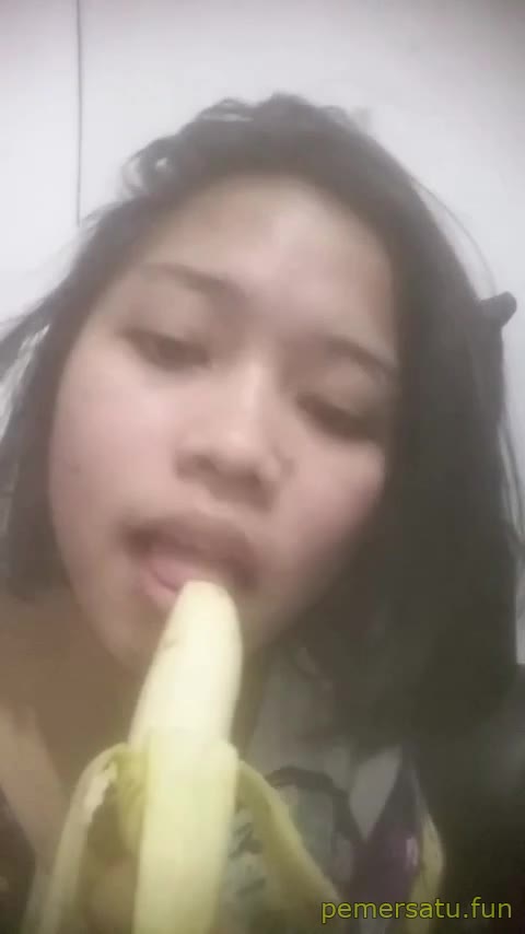 P16 Mella ABG 18yo Sange Sama Pisang