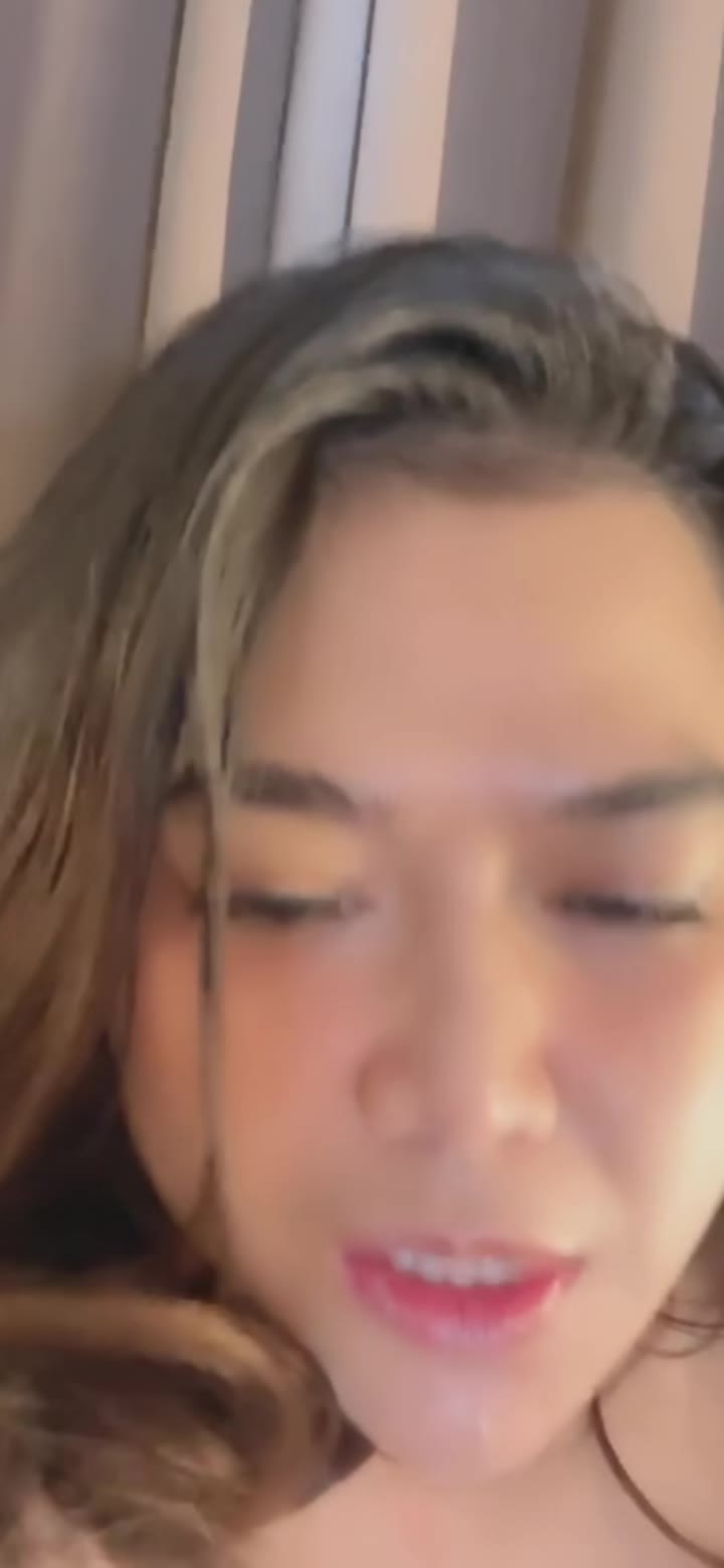 Thumbnail untuk Nindy Wanita Asia Yang Suka Muncrat Orgasme Folder