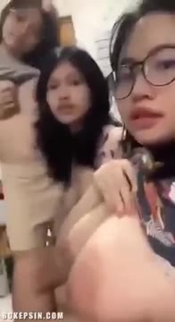 BOKEPSIN Bokep Trio Cewek Cantik Pamer Toge -
