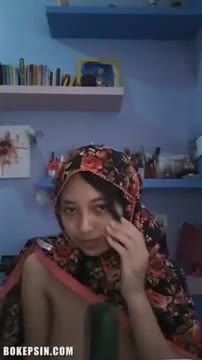 Thumbnail untuk Bokep Skandal Mahasiswi Meruchan Hijab Part 1 Bokepsin