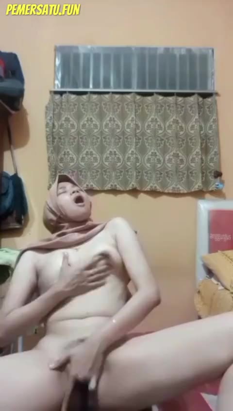 P1 Jilbab Izatul