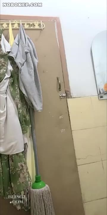 Thumbnail untuk Abg Mulus Memek Bersih Colmek Kamar Mandi Zoom