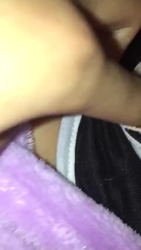 Thumbnail untuk Lagi Tidur Di Colok Memek Becek Video terbaru