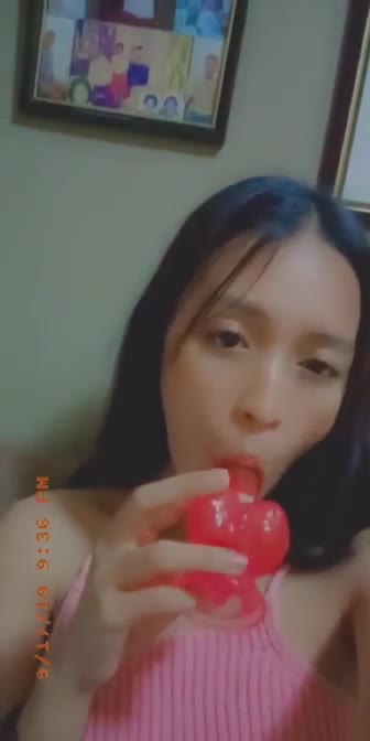 P1 X1046 Hadiah Dildo Merah Dari Pacar - Pemersatu Dot Fun Mov
