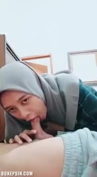 Thumbnail untuk Bokep Indo Hijab Kulum Kontol Sampai Keluar Peju
