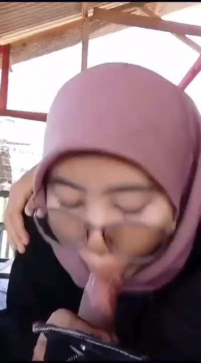 Thumbnail untuk Sambil Liat Sekitar Takut Ketahuan Doods Bokepsatset Poophd