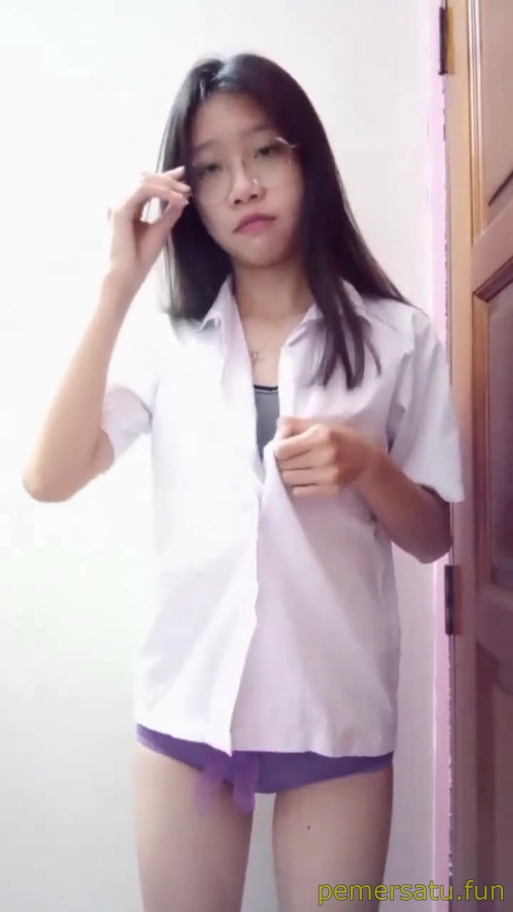 P2 Abg 18yo Lepas Seragam Binal Omel