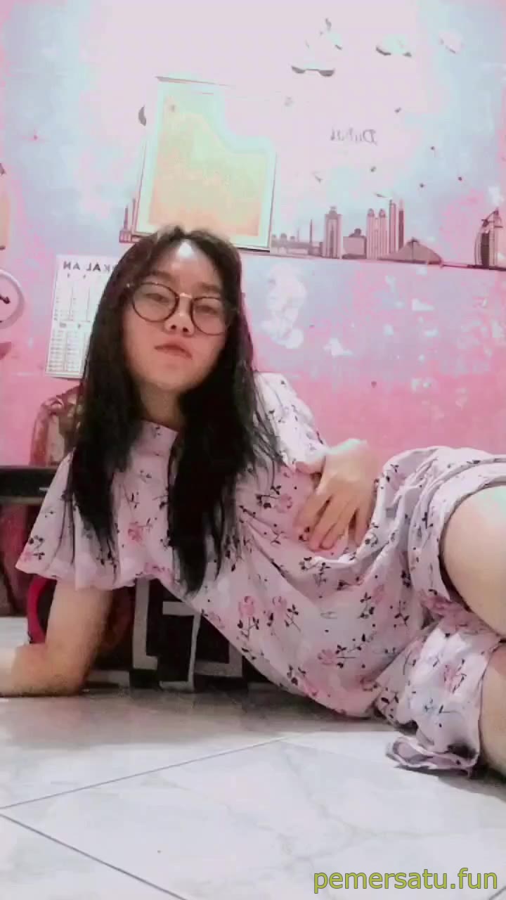 P40 Abg Lugu Berkacamata Bernama Cindy Yang Viral Di Tiktok