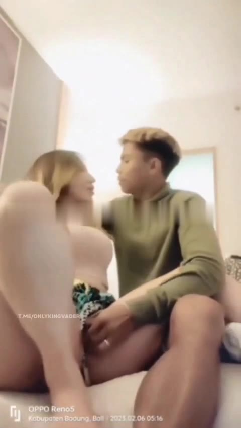 Thumbnail untuk Bokep Tante Yang Lagi Viral Brondong Vs Bokepindo13 1