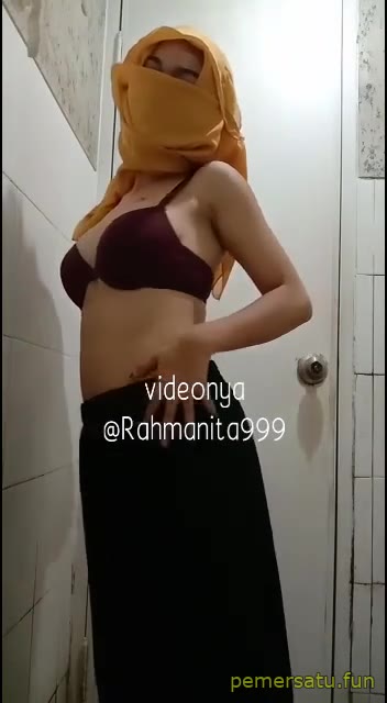 P14 Rahmanita Hijab 18yo Ughtea Naughtea
