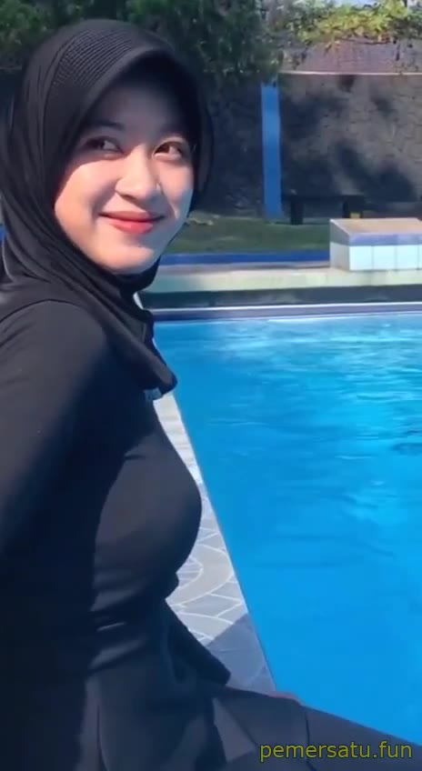Gede Hijab Renang Toket