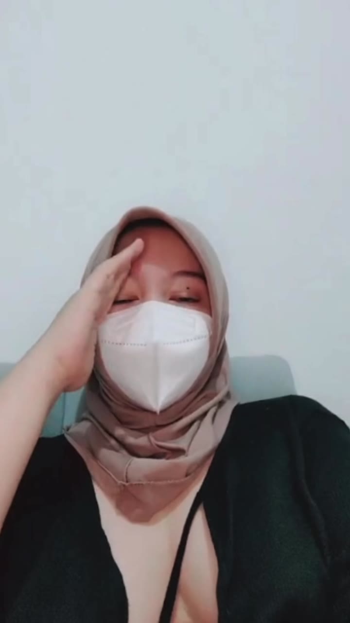 Thumbnail untuk Cewek Jilbab Ini Masturbasi Di Kamar Sendirian Streaming