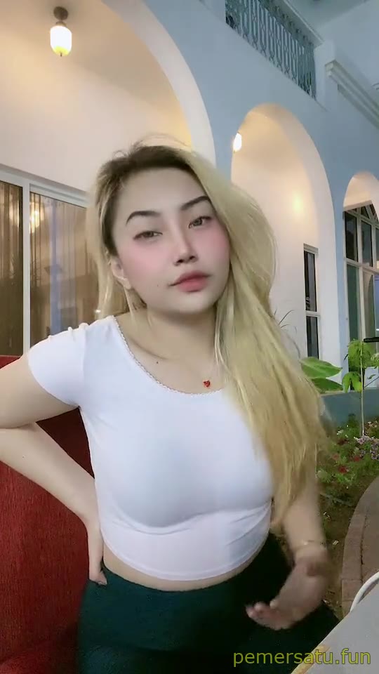 P19 Christine Fer 18yo Rare Viral