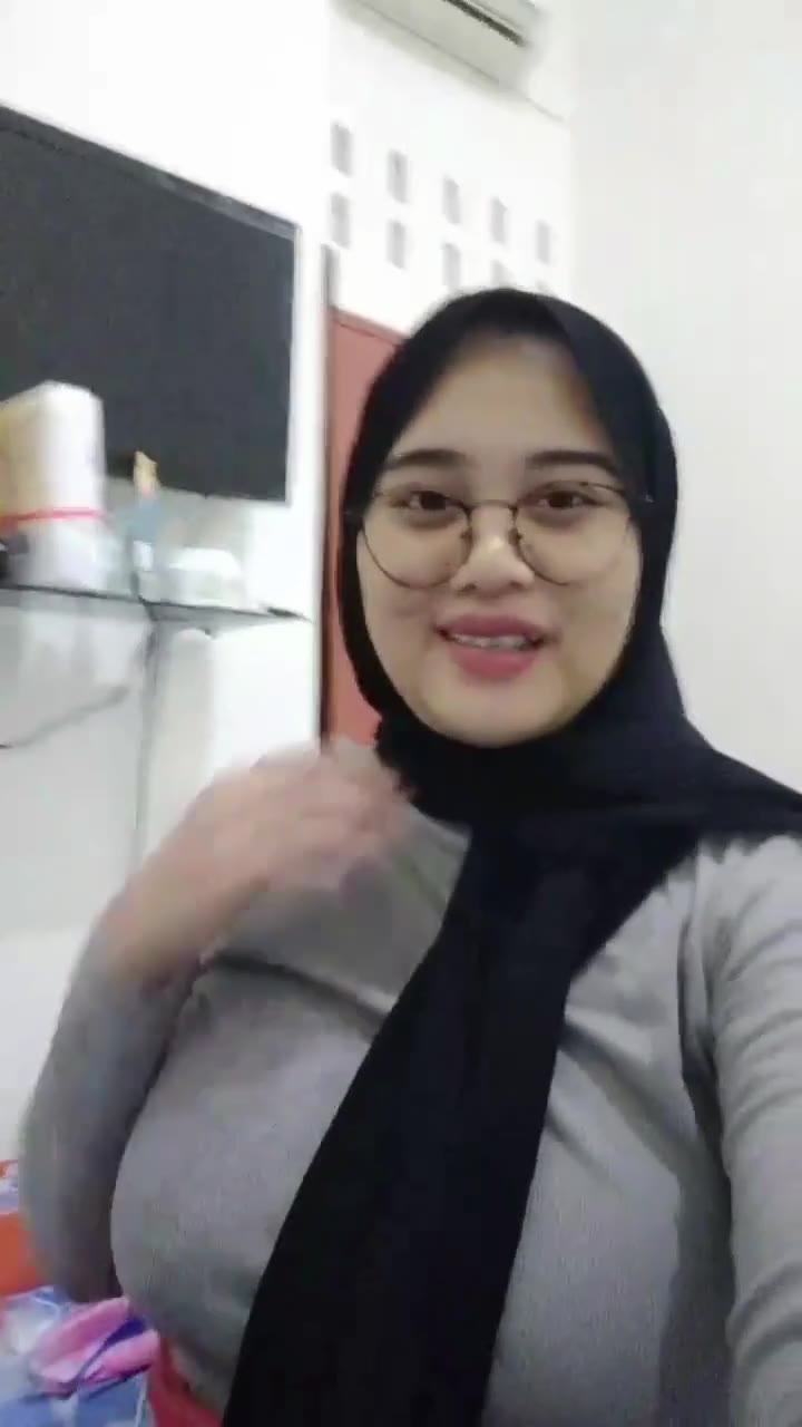 Thumbnail untuk Acha Pake Hijab Mantaap Yuzuukawaii Poophd doodflix Dood
