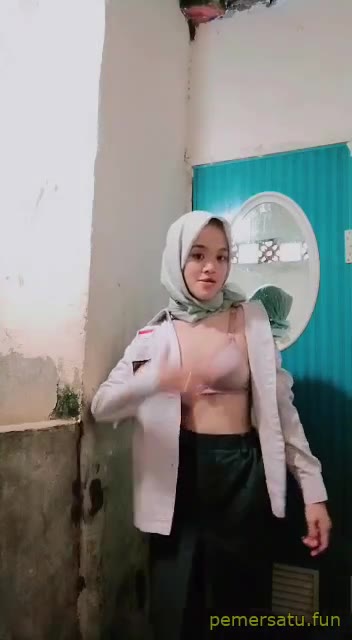P28 Dinda Saputri Abg 18yo Hijab Sange Toket Gede