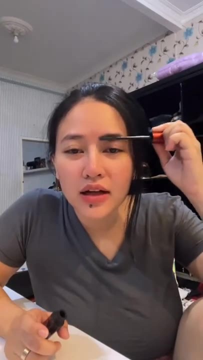 Thumbnail untuk Berlian No Bra Kak Oci Meresahkan Kelihatan Banget