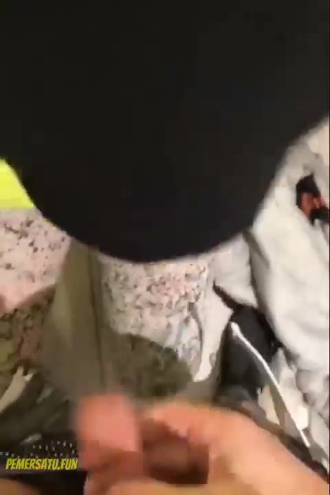 Pacar Jilbab Hitam Suka Mainin Kontol