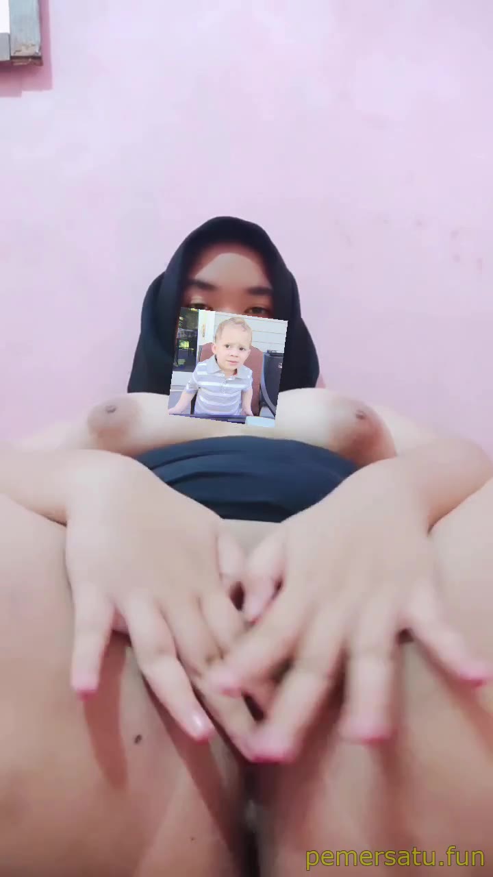 P14 Gebi Jilbab ABG 18yo Memek Sempit Segaris Pink Pemersatu Fun