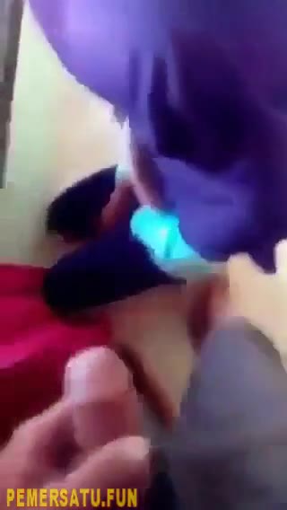 Belakang Jilbab Biru Cantik Nyepong Kontol Lanjut Entot Dari