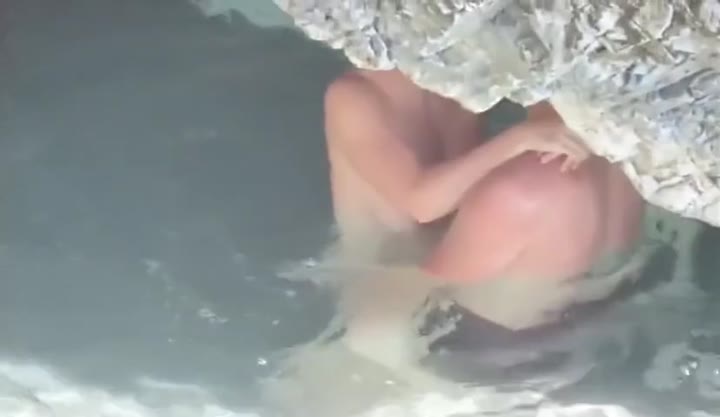 Laut Ngintip Orang Pacaran Di Bawah Goa Pinggir
