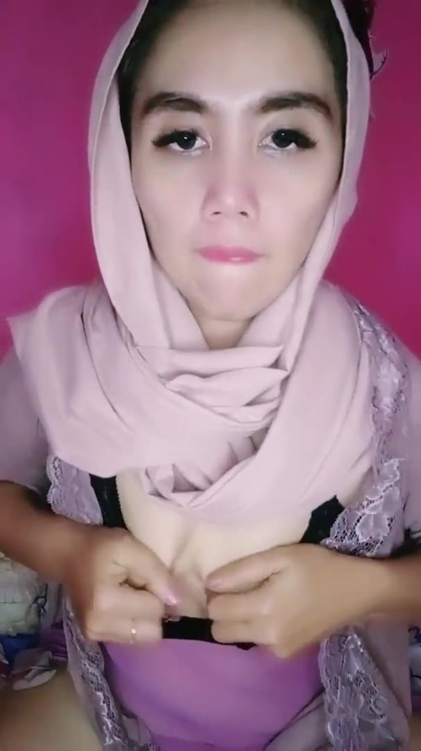 Thumbnail untuk Tante Rgm Dona Spill Uting Toket Mungilnya Id